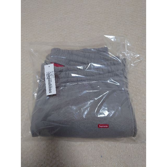 Supreme(シュプリーム)のSupreme Small Box Sweatpant M Grey グレー メンズのパンツ(スラックス)の商品写真