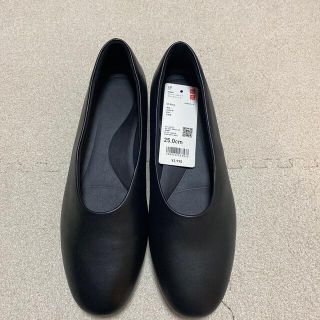 ユニクロ(UNIQLO)の新品◎ユニクロ　パンプス　コンフィールタッラウンドシューズ　黒(ハイヒール/パンプス)