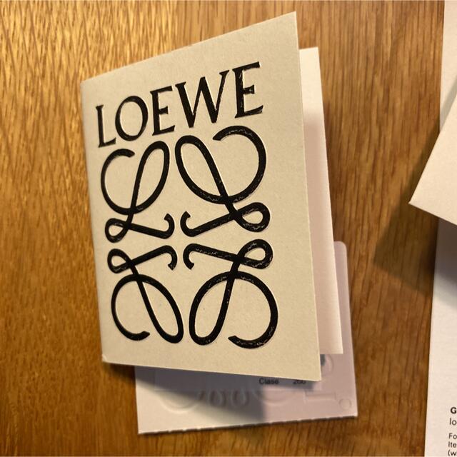 LOEWE(ロエベ)のLOEWE アナグラム　コンパクト　フラットウォレット　ペブルグレインカーフ レディースのファッション小物(財布)の商品写真