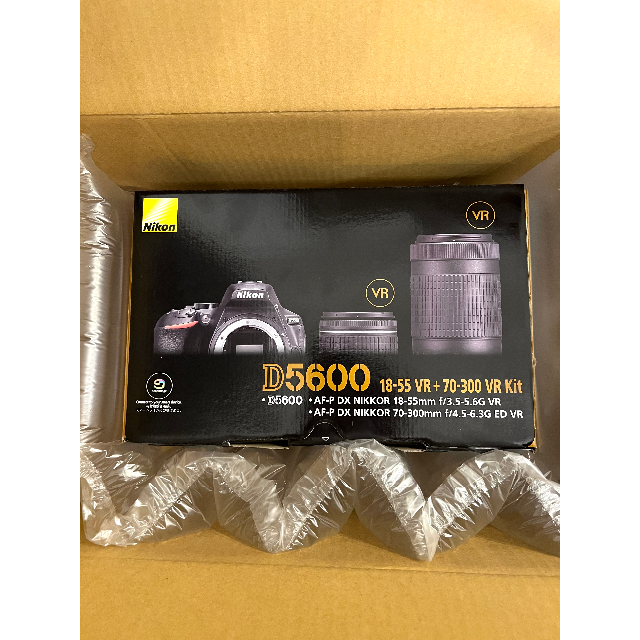 Nikon(ニコン)の【新品未使用】Nikon D5600 ダブルズームキット スマホ/家電/カメラのカメラ(デジタル一眼)の商品写真