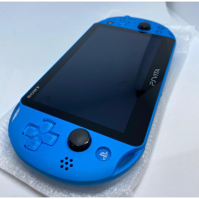 PlayStation Vita(プレイステーションヴィータ)の✨美品✨ ps vita 2000 ブルー ケースフィルムソフト付き エンタメ/ホビーのゲームソフト/ゲーム機本体(携帯用ゲーム機本体)の商品写真