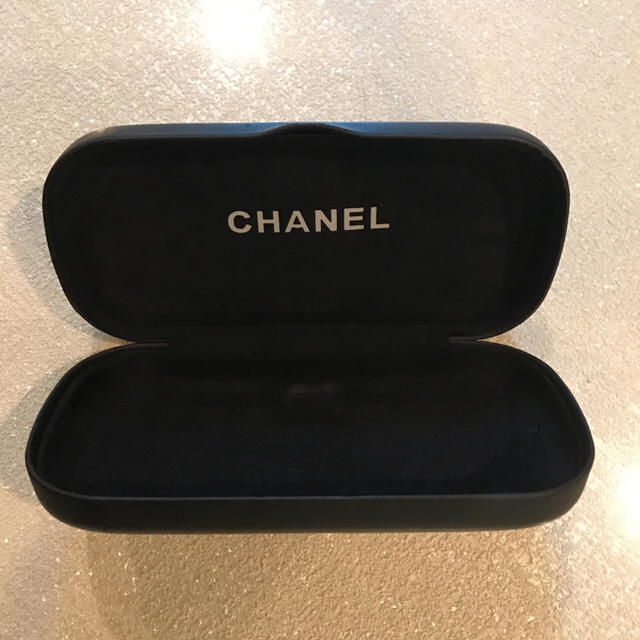 CHANEL(シャネル)のシャネル♡サングラスケース レディースのファッション小物(サングラス/メガネ)の商品写真