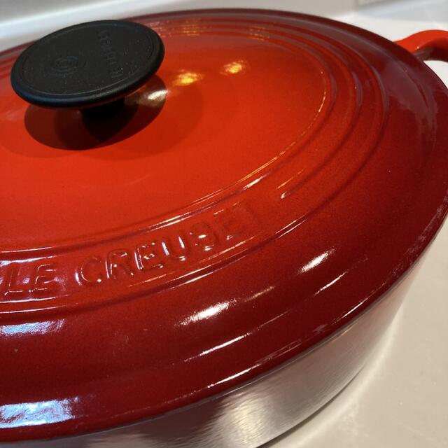 LE CREUSET(ルクルーゼ)のル・クルーゼ　オーバル レッド 27cm 美品 インテリア/住まい/日用品のキッチン/食器(鍋/フライパン)の商品写真