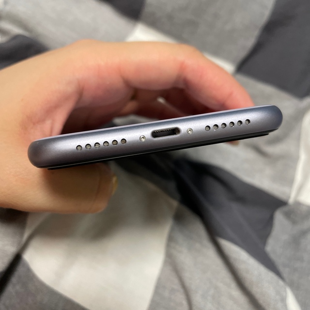 Apple(アップル)のiPhone11 パープル　64GB スマホ/家電/カメラのスマートフォン/携帯電話(スマートフォン本体)の商品写真