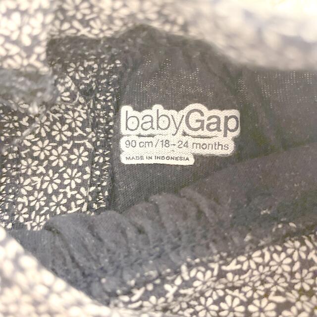 babyGAP(ベビーギャップ)のbaby gap 花柄ワンピース　カーディガン90 2点セット キッズ/ベビー/マタニティのキッズ服女の子用(90cm~)(ワンピース)の商品写真