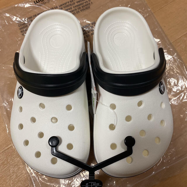 crocs(クロックス)の新品★送料込み★クロックス★サンダル★crocs★ キッズ/ベビー/マタニティのキッズ靴/シューズ(15cm~)(サンダル)の商品写真