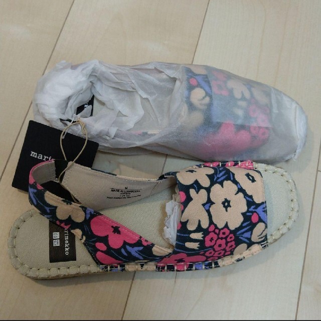 marimekko(マリメッコ)のmarimekkoコラボ　ユニクロ　海外限定　24cm レディースの靴/シューズ(サンダル)の商品写真