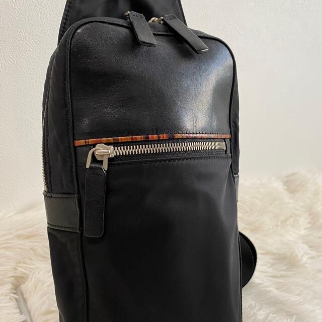 Paul Smith(ポールスミス)のポールスミス　 ボディバッグ　ナイロン　レザー切替　マルチストライプ メンズのバッグ(ボディーバッグ)の商品写真