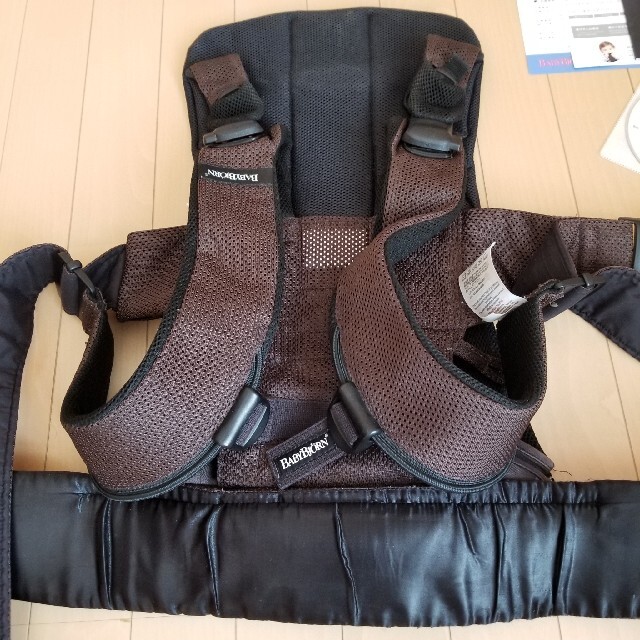 BABYBJORN(ベビービョルン)のベビービョルン  ONE  抱っこ紐  メッシュ キッズ/ベビー/マタニティの外出/移動用品(抱っこひも/おんぶひも)の商品写真