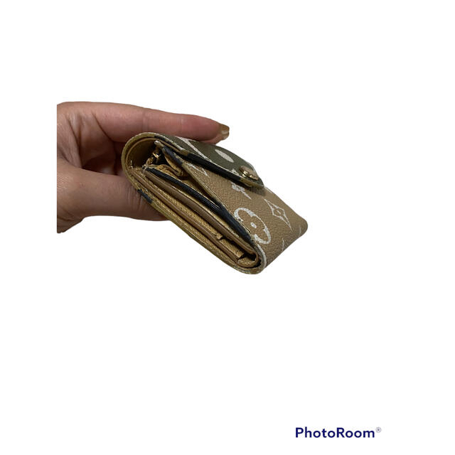 LOUIS VUITTON(ルイヴィトン)のVUITTON ジャイアントモノグラムコンパクト折り財布 レディースのファッション小物(財布)の商品写真