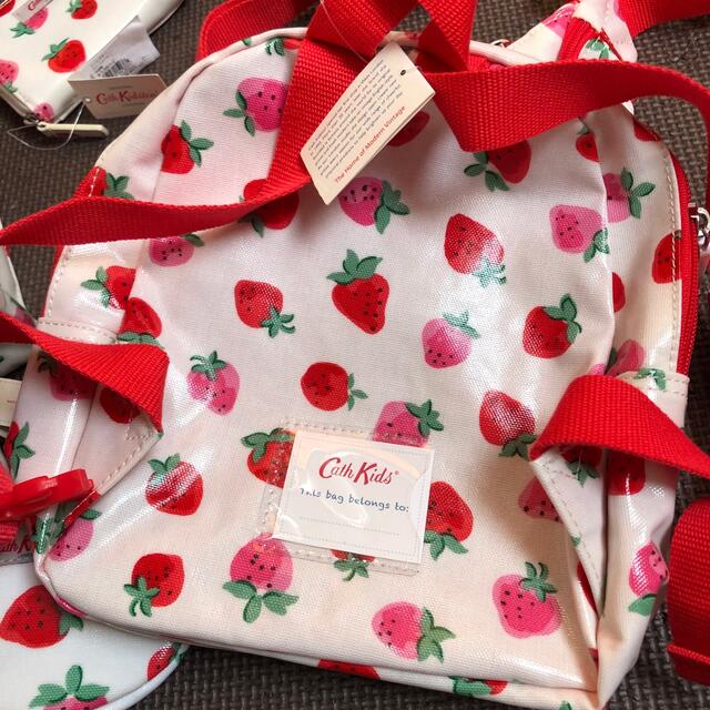 Cath Kidston(キャスキッドソン)の全て新品 Cath Kidston キャスキッドソン イチゴ柄 リュック 等 キッズ/ベビー/マタニティのこども用バッグ(リュックサック)の商品写真