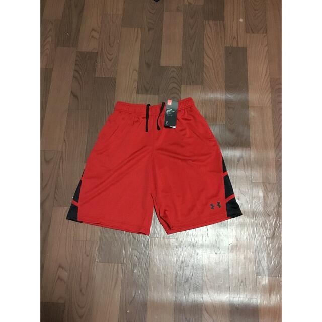 UNDER ARMOUR(アンダーアーマー)の40%オフ アンダーアーマー ハーフパンツ 160 YXL レッド ジュニア キッズ/ベビー/マタニティのキッズ服男の子用(90cm~)(パンツ/スパッツ)の商品写真