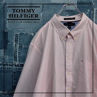 トミーヒルフィガー(TOMMY HILFIGER)のトミーヒルフィガー【BDシャツ】フラッグ刺繍ロゴ ストライプ柄 海外2XLサイズ(シャツ)