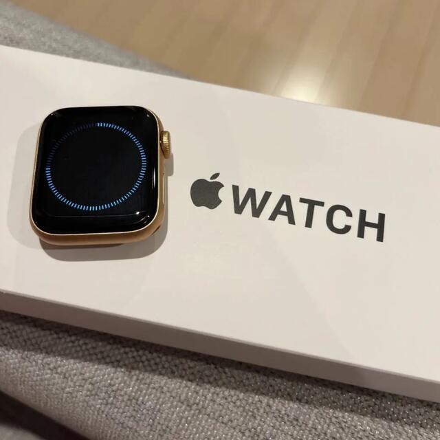 Apple Watch SE GPSモデル 40mm ゴールド MKQ03J/A