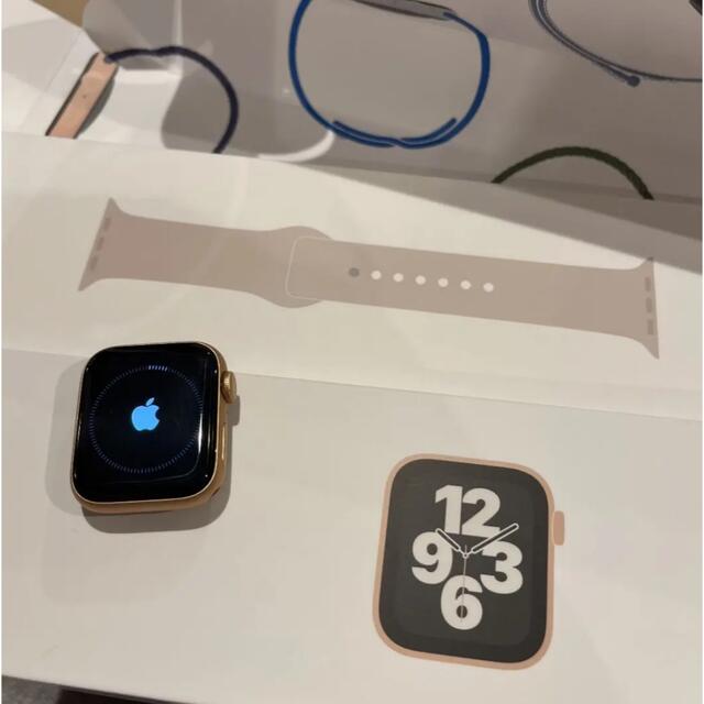 Apple Watch SE GPSモデル 40mm ゴールド MKQ03J/A