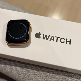 アップル(Apple)のApple Watch SE GPSモデル 40mm ゴールド MKQ03J/A(その他)