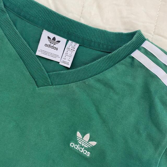 adidas(アディダス)のadidas ショート丈 カットソー グリーン レディースのトップス(Tシャツ(半袖/袖なし))の商品写真