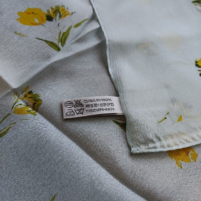 LUCIANO SOPRANI(ルチアーノソプラーニ)のLUCIANO  SOPRANI シルクスカーフ レディースのファッション小物(バンダナ/スカーフ)の商品写真