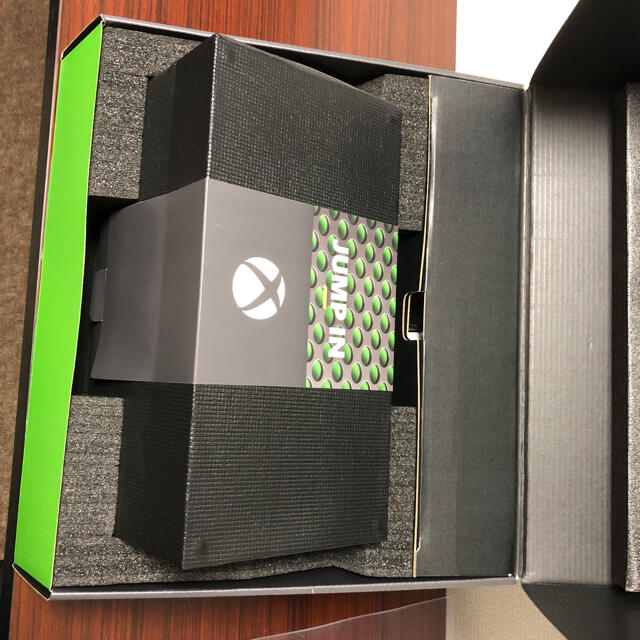 Microsoft(マイクロソフト)のソフト付き値下げ不可！Microsoft Xbox Series X 1TB  エンタメ/ホビーのゲームソフト/ゲーム機本体(家庭用ゲーム機本体)の商品写真