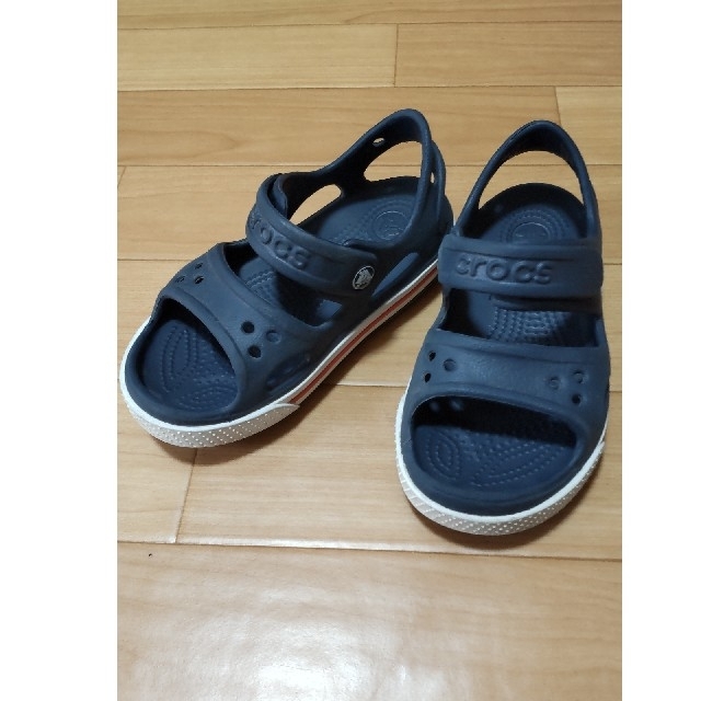 crocs(クロックス)のサンダル　16.5cm　クロックス キッズ/ベビー/マタニティのキッズ靴/シューズ(15cm~)(サンダル)の商品写真