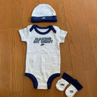 ナイキ(NIKE)の【NIKEベビー服】6-12month ボディスーツ・帽子・靴下セット(ロンパース)