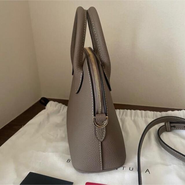 ボナベンチュラ　ミニエマ　エトゥープ　ショルダーバッグ レディースのバッグ(ショルダーバッグ)の商品写真