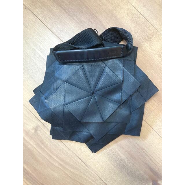 ISSEY MIYAKE(イッセイミヤケ)のイッセイミヤケ　折り紙　トートバッグ　黒 レディースのバッグ(トートバッグ)の商品写真