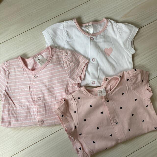 H&M(エイチアンドエム)のロンパース キッズ/ベビー/マタニティのベビー服(~85cm)(ロンパース)の商品写真