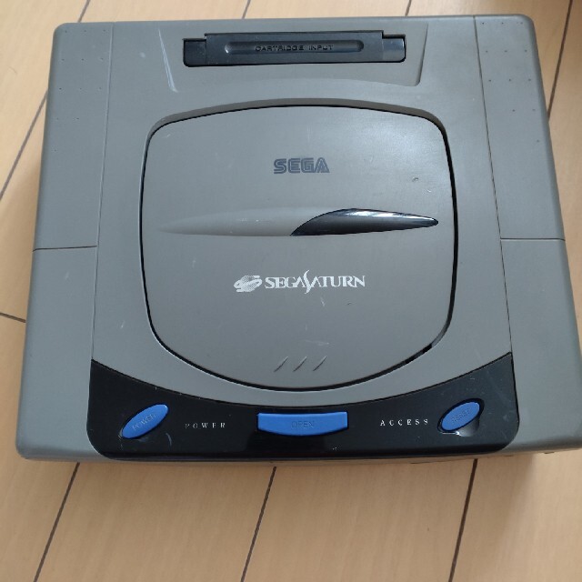 SEGA(セガ)のセガサターン　本体 エンタメ/ホビーのゲームソフト/ゲーム機本体(家庭用ゲーム機本体)の商品写真