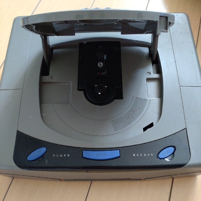 SEGA(セガ)のセガサターン　本体 エンタメ/ホビーのゲームソフト/ゲーム機本体(家庭用ゲーム機本体)の商品写真