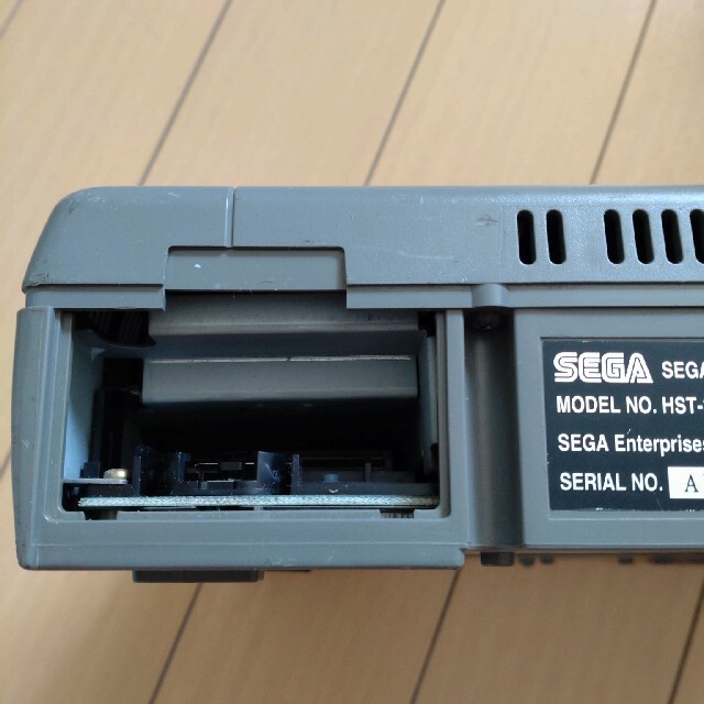 SEGA(セガ)のセガサターン　本体 エンタメ/ホビーのゲームソフト/ゲーム機本体(家庭用ゲーム機本体)の商品写真