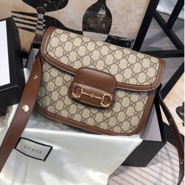 当社の GUCCI ホースビット バッグ グッチ ショルダーバッグ