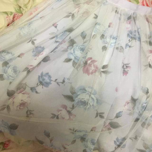 LODISPOTTO(ロディスポット)のローズ柄チュール付きスカート♡ レディースのスカート(ひざ丈スカート)の商品写真