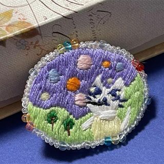 刺繍ブローチ　シャボン玉　〈ねこちゃんブローチ〉(コサージュ/ブローチ)