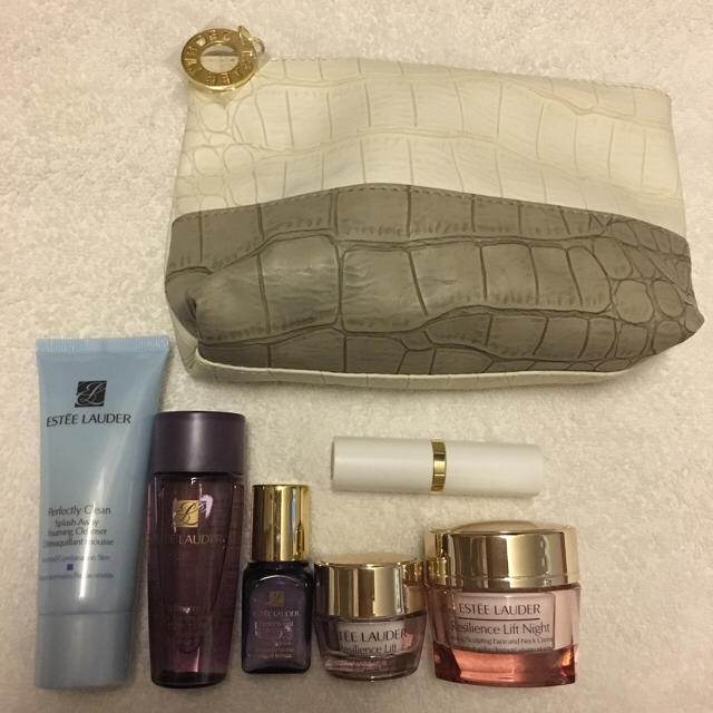 Estee Lauder(エスティローダー)のスーサンさま専用★エスティローダー スキンケアセット コスメ/美容のキット/セット(サンプル/トライアルキット)の商品写真