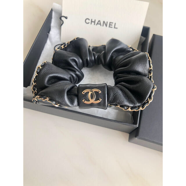 【取引中】2021AW新作 CHANEL 新品未使用 レザーシュシュ