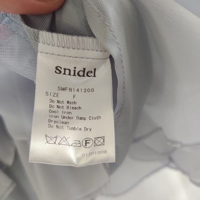 SNIDEL(スナイデル)の水色のブラウス　 レディースのトップス(シャツ/ブラウス(半袖/袖なし))の商品写真