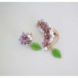 小さなスミレと小さなパールのイヤーカフ&ピアス■ハンドメイド■(ピアス)