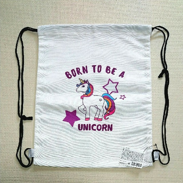 【新品】BORN TO BE A UNICORN ナップサックA (ホワイト) キッズ/ベビー/マタニティのこども用バッグ(体操着入れ)の商品写真