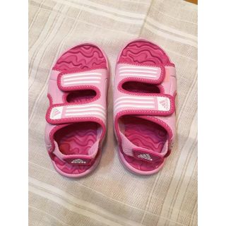 adidas ピンクサンダル　18㎝(サンダル)