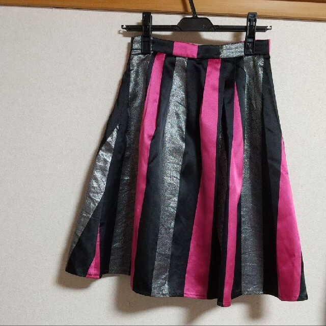 cherry Ann(チェリーアン)のチェリーアン ストライプ 縦縞 膝丈 スカート レディースのスカート(ひざ丈スカート)の商品写真