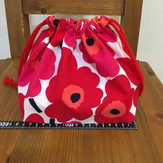 マリメッコ(marimekko)のマリメッコ  お弁当袋　ハンドメイド (ランチボックス巾着)