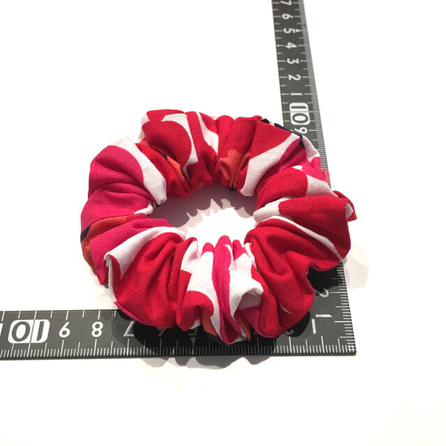 marimekko(マリメッコ)のマリメッコ  シュシュ  ハンドメイド  レディースのヘアアクセサリー(ヘアゴム/シュシュ)の商品写真