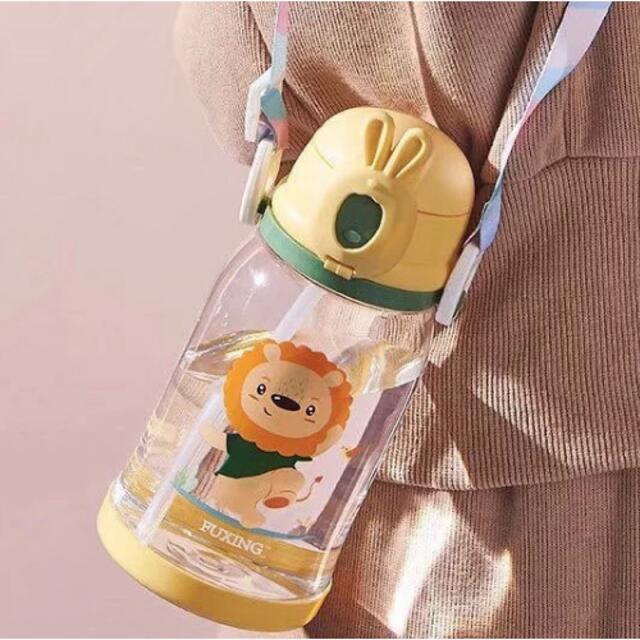 600ml★新品未使用　ストラップ付きストローマグ 水筒　イエロー　男の子 キッズ/ベビー/マタニティの授乳/お食事用品(水筒)の商品写真