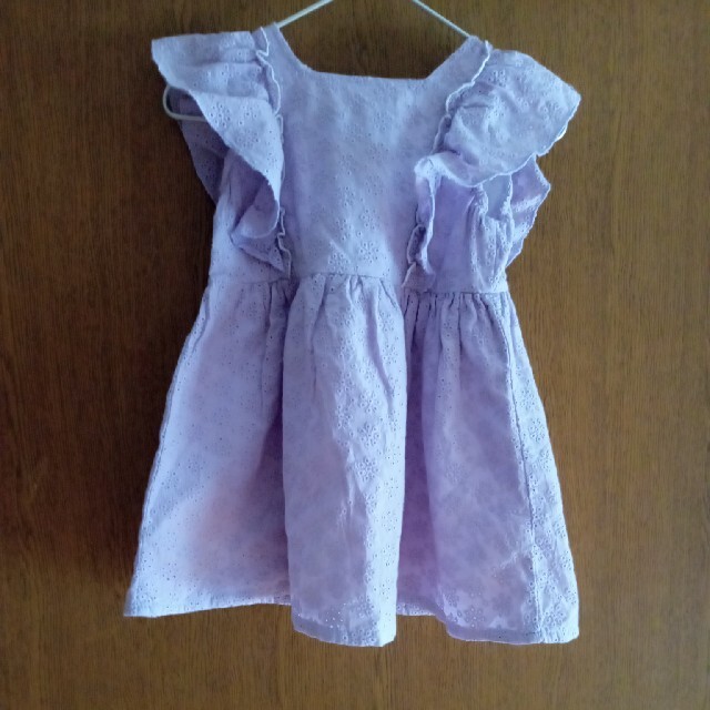 ワンピース　紫　95cm キッズ/ベビー/マタニティのキッズ服女の子用(90cm~)(ワンピース)の商品写真