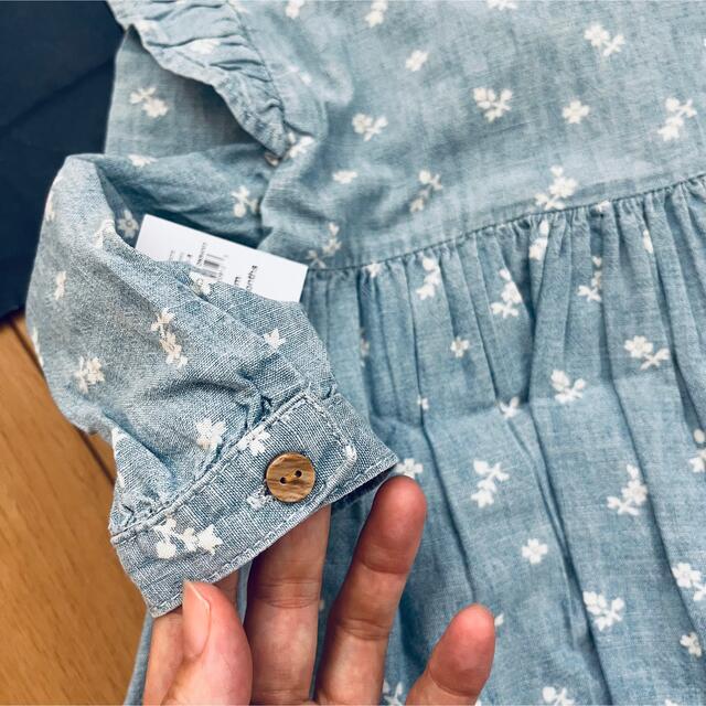 babyGAP(ベビーギャップ)の新品未使用★baby gapデニムフリルワンピース70 キッズ/ベビー/マタニティのベビー服(~85cm)(ワンピース)の商品写真