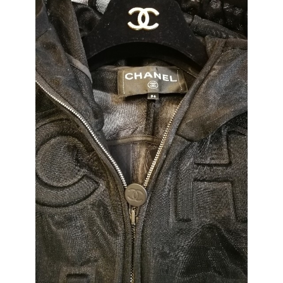 CHANEL(シャネル)のシャネル ブルゾン ロゴ入りパーカー 美品　80万 レディースのジャケット/アウター(ナイロンジャケット)の商品写真