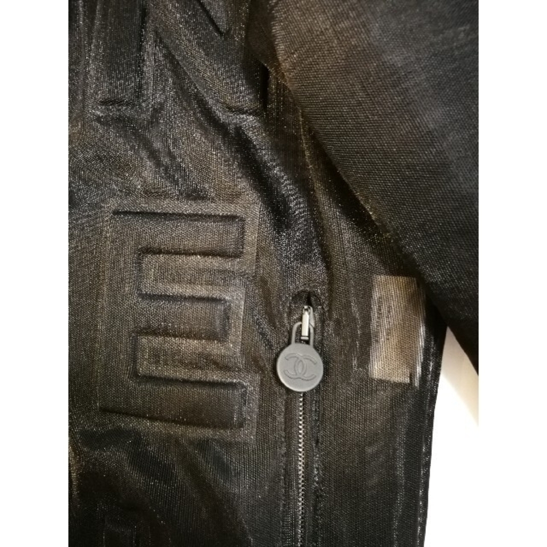 CHANEL(シャネル)のシャネル ブルゾン ロゴ入りパーカー 美品　80万 レディースのジャケット/アウター(ナイロンジャケット)の商品写真