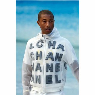 シャネル(CHANEL)のシャネル ブルゾン ロゴ入りパーカー 美品　80万(ナイロンジャケット)