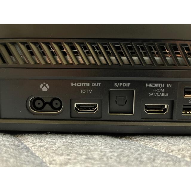 Microsoft(マイクロソフト)のxbox one 500G 中古　本体 エンタメ/ホビーのゲームソフト/ゲーム機本体(家庭用ゲーム機本体)の商品写真